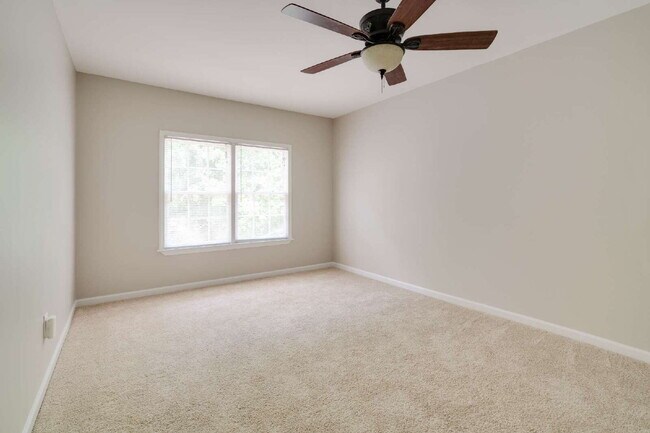 Building Photo - Charming 4-Bed Home with Fenced-in Backyard in Leesville District
