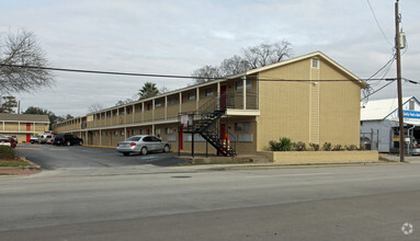 Building Photo - Avenue Las Brisas