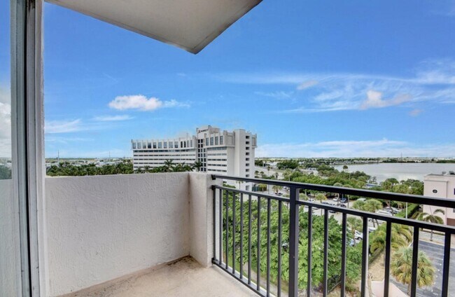 Building Photo - 616 Clearwater Park Rd