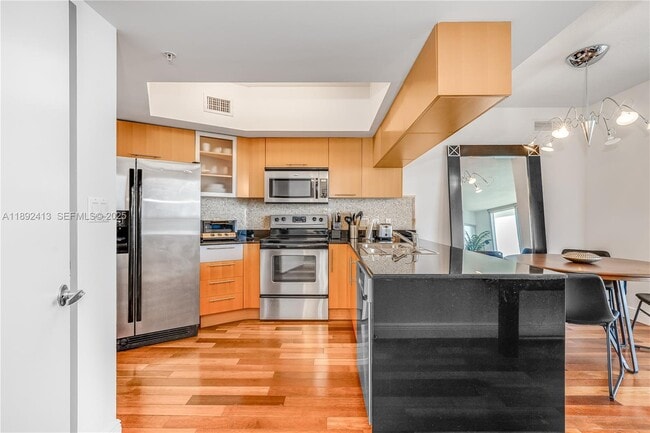 Building Photo - 1750 N Bayshore Dr