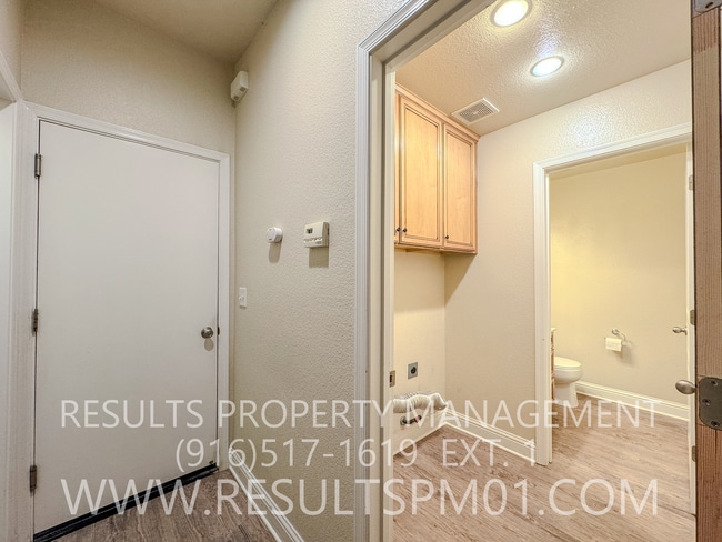 Building Photo - Lovely 3 bedroom in great location