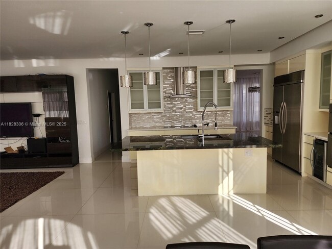 Building Photo - 10246 Lexington Estates Blvd