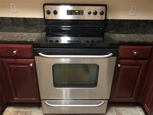 Building Photo - 7575 Kirby Dr