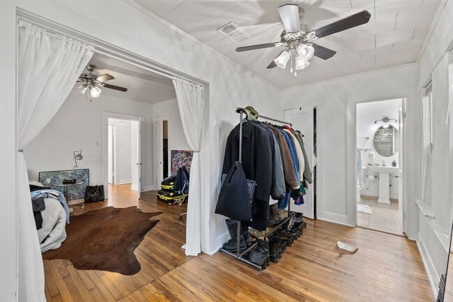 Building Photo - 1202 E 29th St