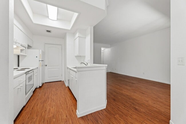 Building Photo - 6000 Shepherd Mountain Cove