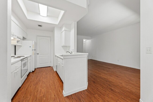 Building Photo - Amazing 1 bedroom, 1 bathroom Condo in Montevista!