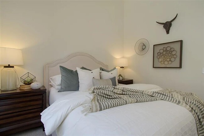 Building Photo - 4435 Nobel Dr