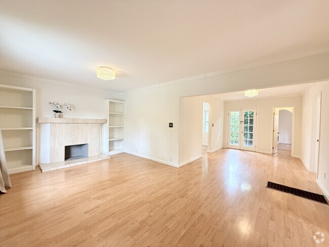 Building Photo - 628 Westbourne Dr