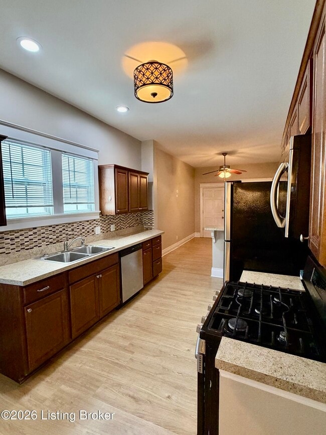 Building Photo - 2125 Crittenden Dr