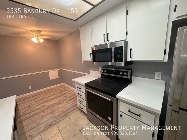 Building Photo - Great one Bedroom Condo