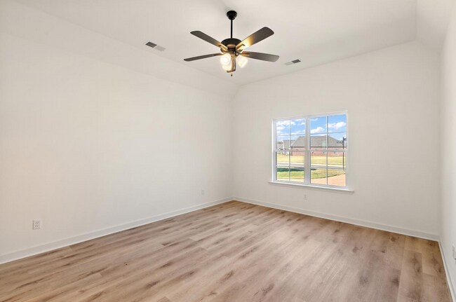 Building Photo - 6275 Clover Ct