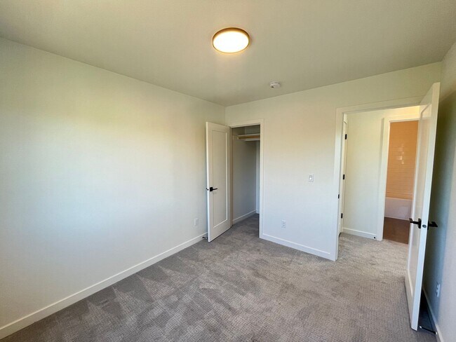 Building Photo - Beautiful 4Bd + 3Ba Home in North Portland...