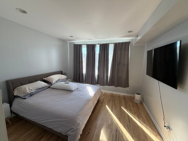 Building Photo - 6135 N Broadway