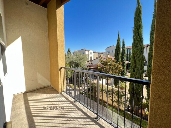 Building Photo - Wonderful 3 Bedroom 3 Bathroom Anaheim Condo in Gated Community