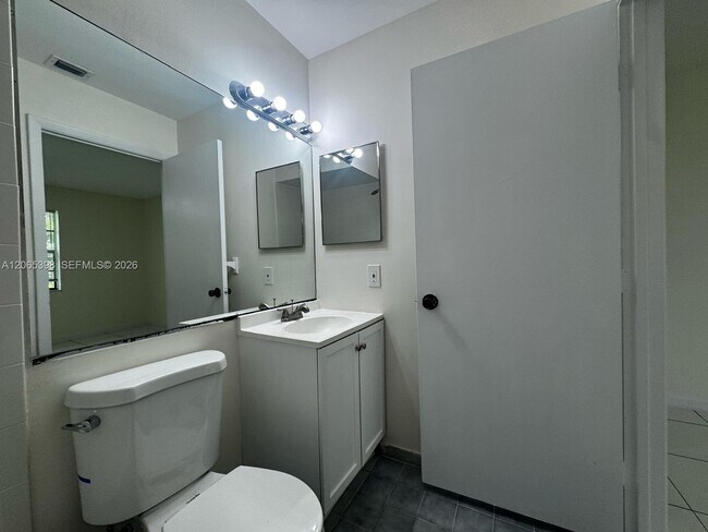 Building Photo - 8848 NW 76th Ct
