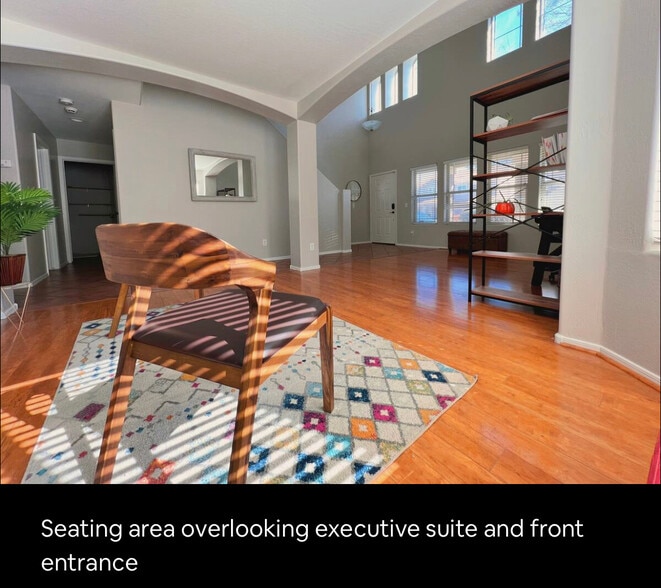 Entrance & Seating Area - 17464 W Caribbean Ln