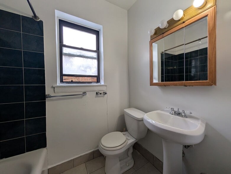 Building Photo - 4851 N Damen Ave