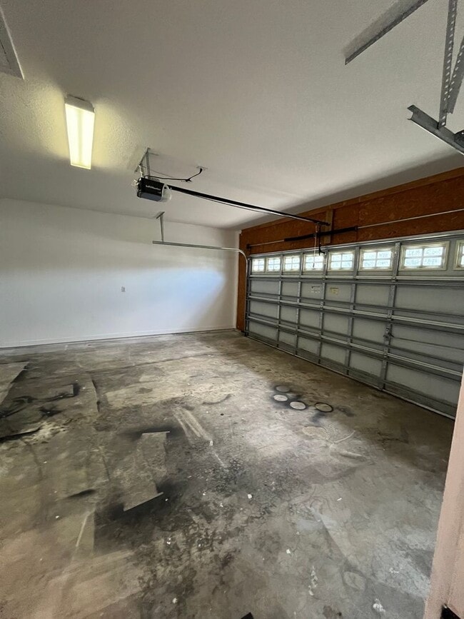 Building Photo - 206 Royal Palms Ave