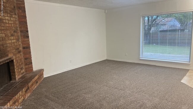 Building Photo - 609 Live Oak Dr