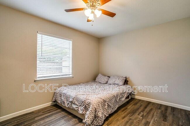 Building Photo - 512 Stallion Ln
