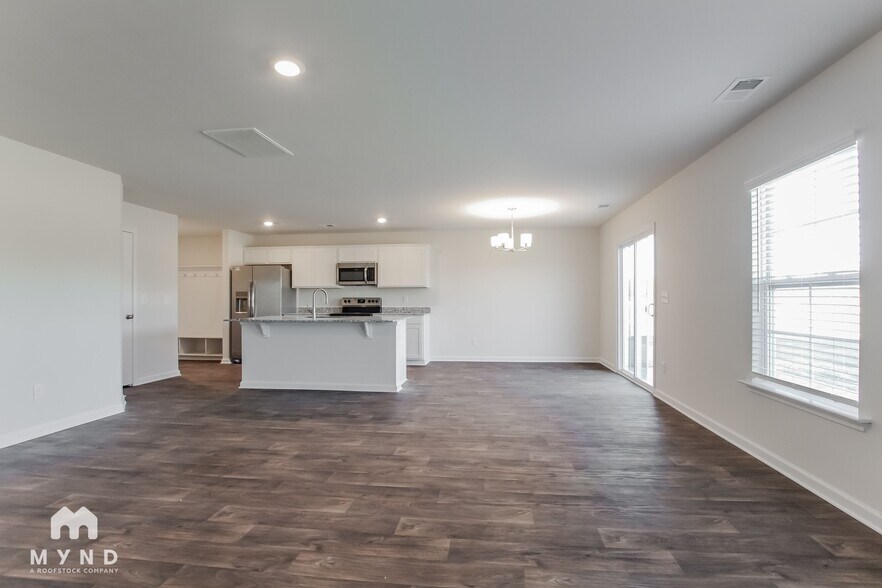 Building Photo - 135 King Buck Dr
