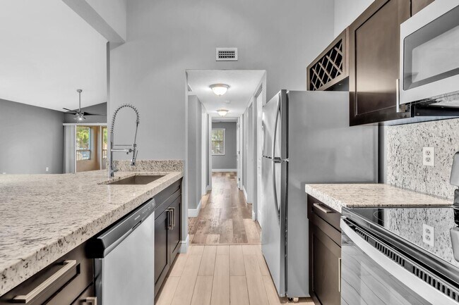 Building Photo - 2890 N Oakland Forest Dr