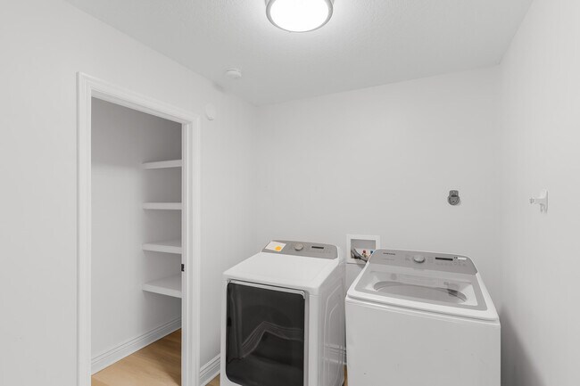Building Photo - 1704 Ballentine Ln