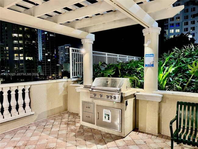 Building Photo - 511 SE 5 Ave