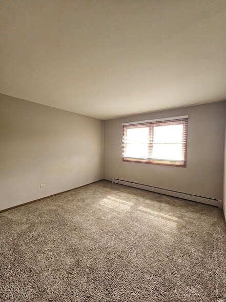 Building Photo - 1450 Getzelman Dr