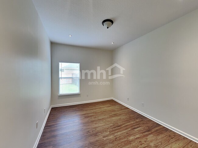 Building Photo - 1347 Ivyhedge Ave