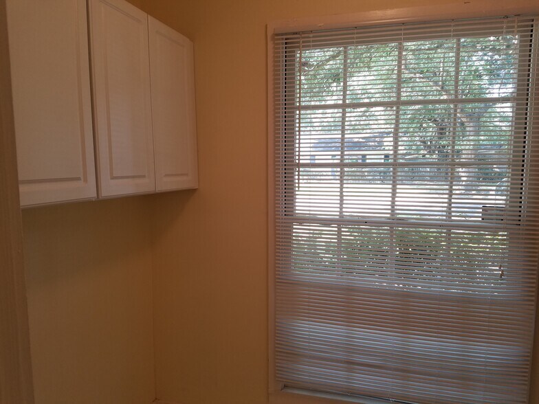 Building Photo - 111 Maury Dr