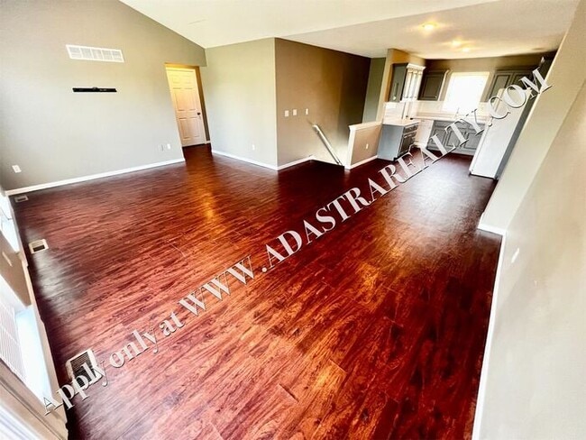 Building Photo - Spacious Shawnee Townhome 3 Bed/3 Bath-Ava...