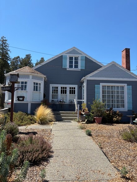 Front of house. - 920 Gravenstein Ave