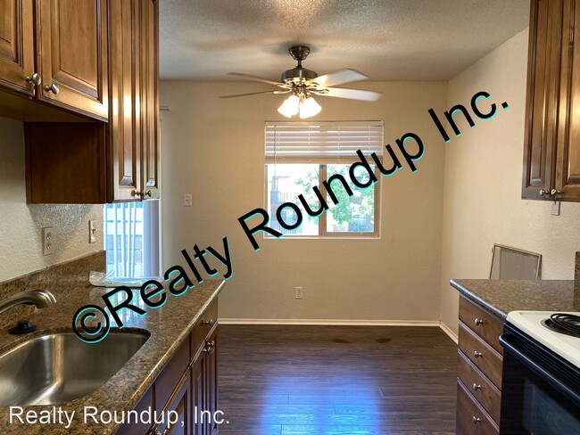 Building Photo - 2 br, 1 bath House - 504 Northbank Ct #88