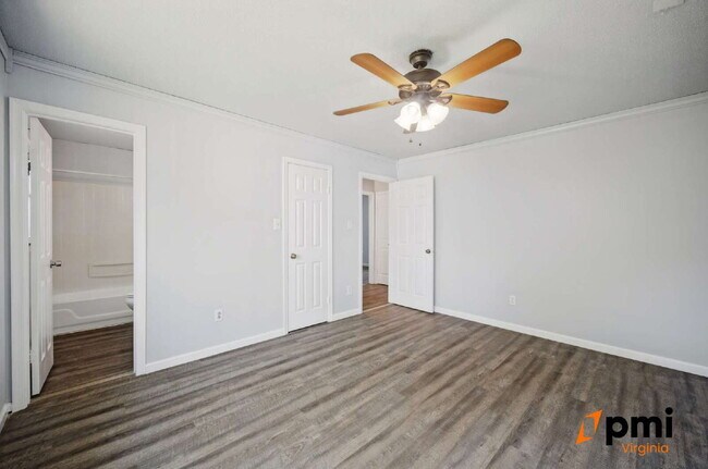 Building Photo - 3 BEDROOM 2 BATH W/GARAGE IN VIRGINIA BEACH PETS ALLOWED