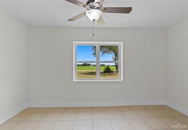 Building Photo - 10 Rio Rancho Rd