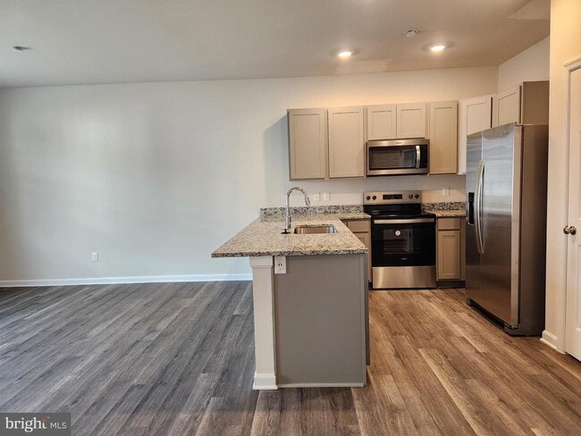 Primary Photo - 186 Caterpillar Dr