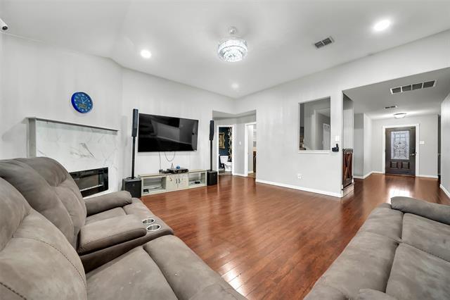 Building Photo - 324 S Mesa Verde Way