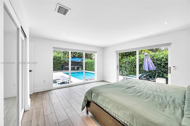 Building Photo - 1080 NE 104th St