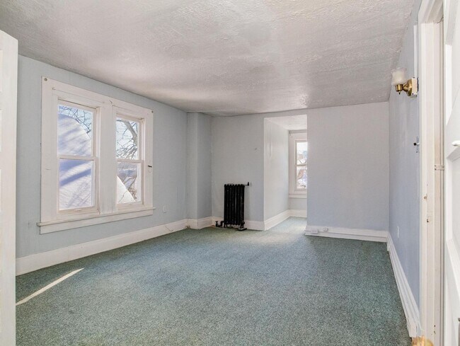 Building Photo - 418 11th St