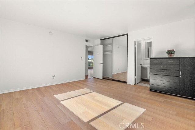 Building Photo - 5250 Zelzah Ave