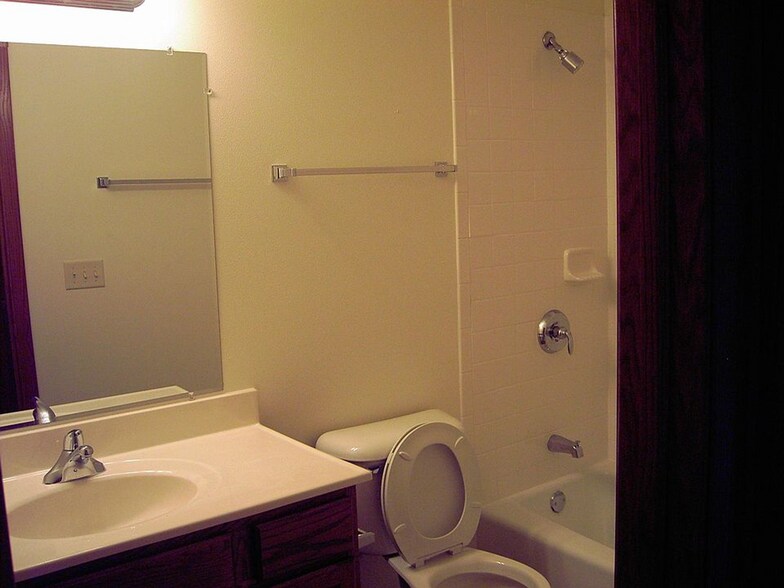 Building Photo - 2008 MacArthur Rd