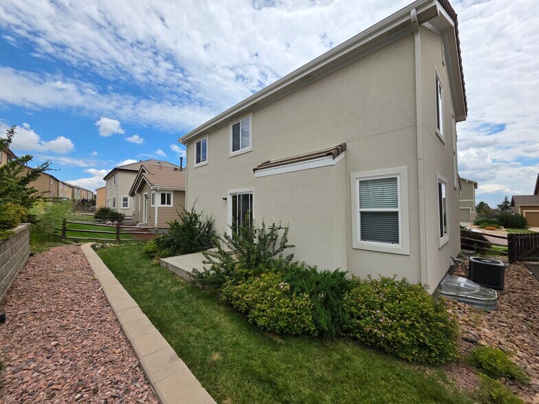Building Photo - 874 Diamond Rim Dr