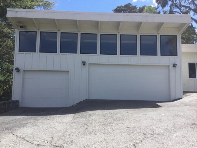 Building Photo - 55 Del Monte Dr