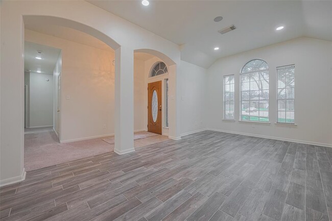 Building Photo - 17215 Stratford Green Dr