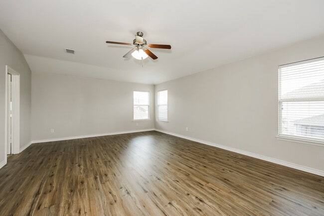 Building Photo - 824 Honey Dew Ln