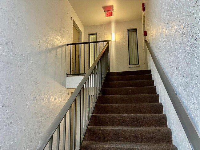 Building Photo - 954 Courtyard Ln