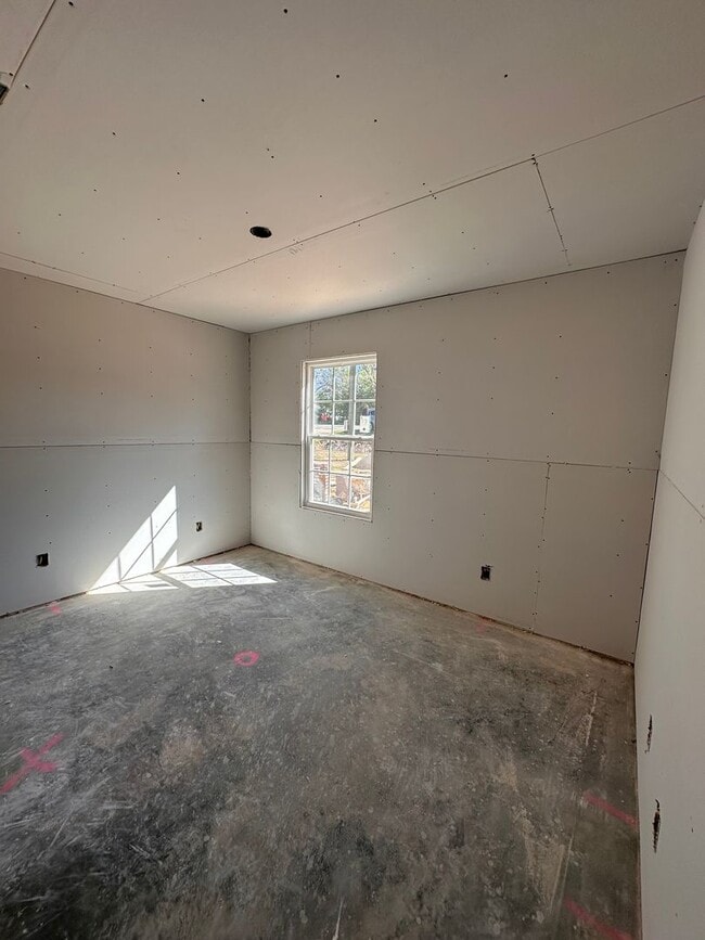 Building Photo - 4 Bed 3 Bath Brick Home