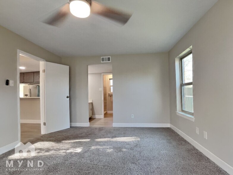 Building Photo - 15726 Pipers View Dr