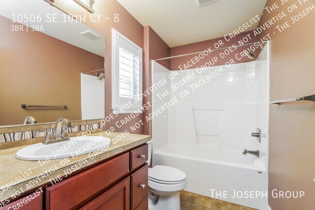 Building Photo - 10506 SE 10th Ct